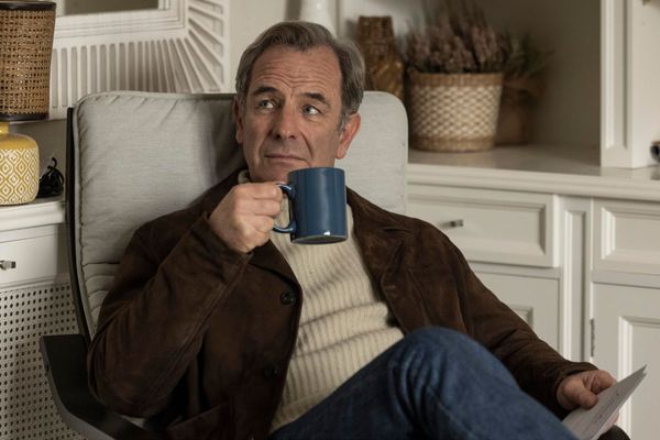 Catch 'Grantchester's Robson Green as a Villain in 'The Game' Trailer