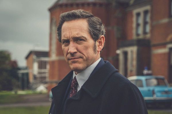 Bertie Carvel on Playing 'Dalgliesh' and Why Murder Mysteries are So Enduringly Popular