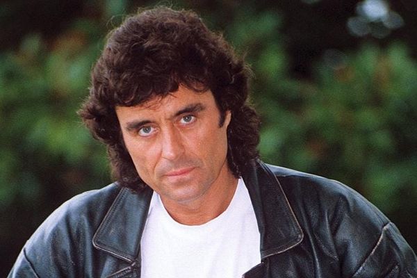Lovejoy (Ian McShane). 
