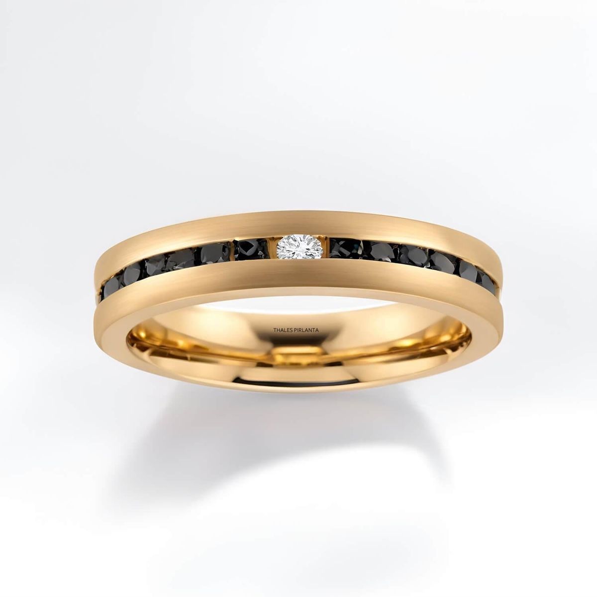 Siyah Pırlanta ve Beyaz Pırlanta Arasındaki Fark