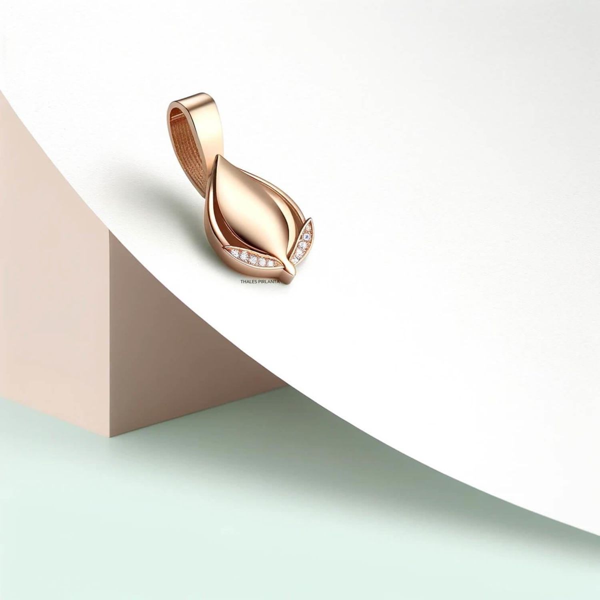 Gleam Lotus Kolye İsminin Sembolik Anlamı Nedir?