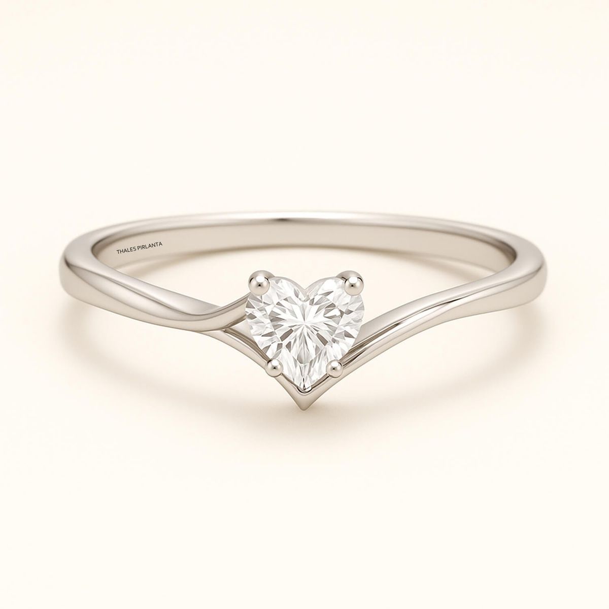 Kalp Tektaş Pırlanta Yüzük Evde Hangi Solüsyonla Temizlenir?