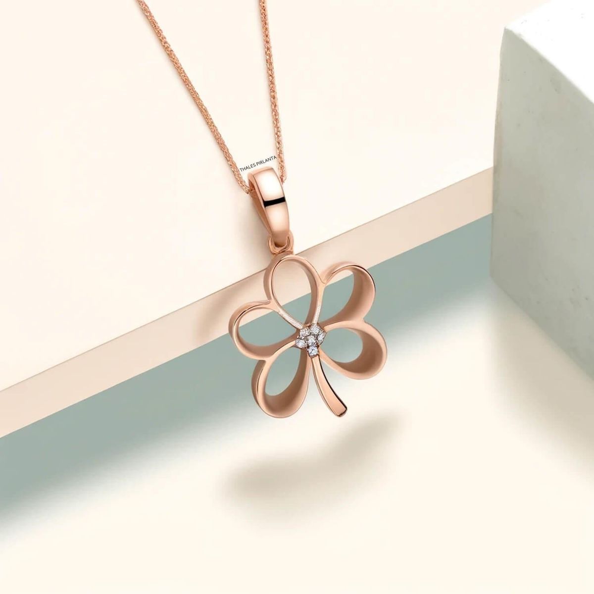 FoliCharm Yaprak Kolye Neyi Simgeler?