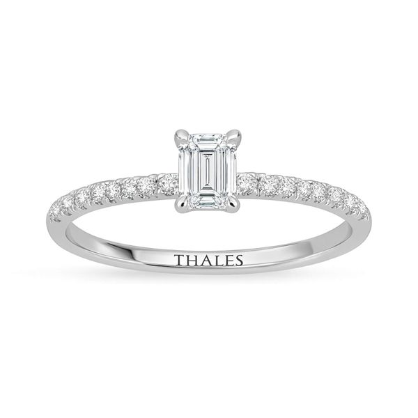 Emerald (Zümrüt) Kesim Işığı Nasıl Dağıtır?