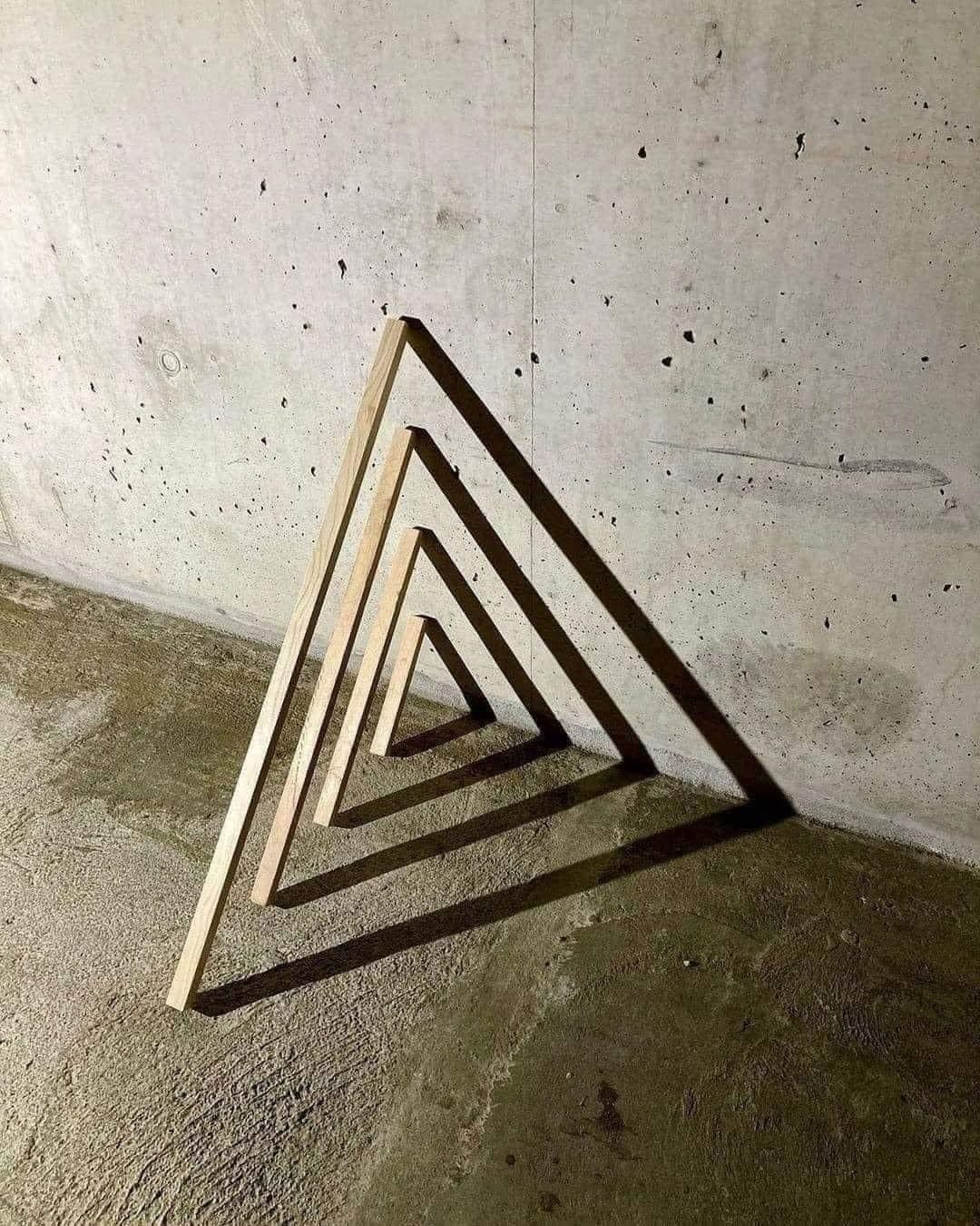 Geometric shadows, optical illusion by Veskor Cassiopeia
