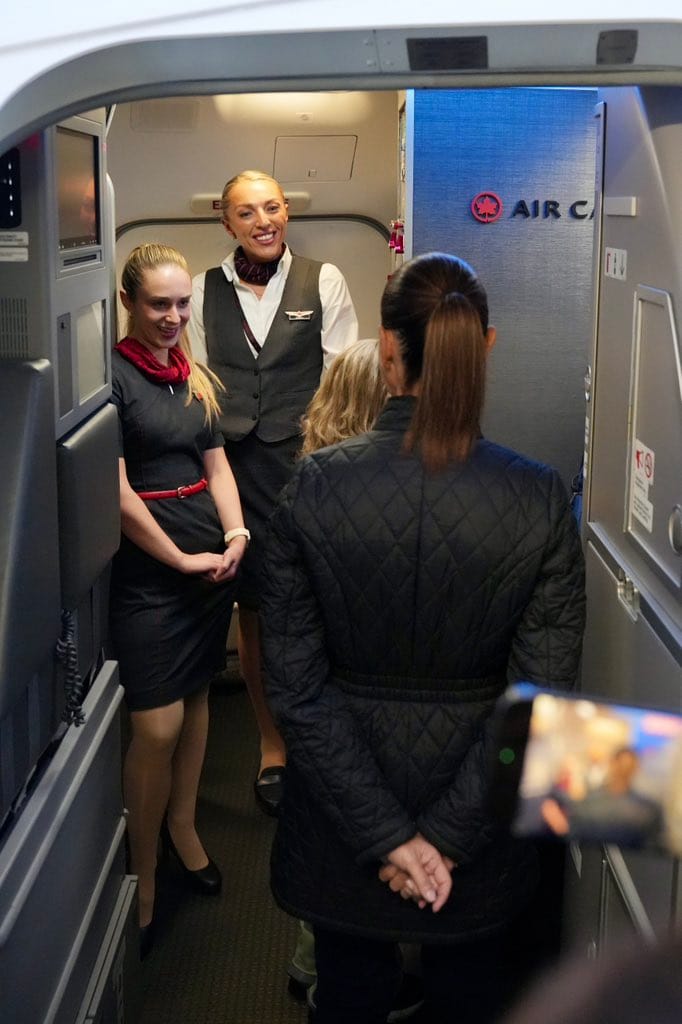 Saludos en el avión.