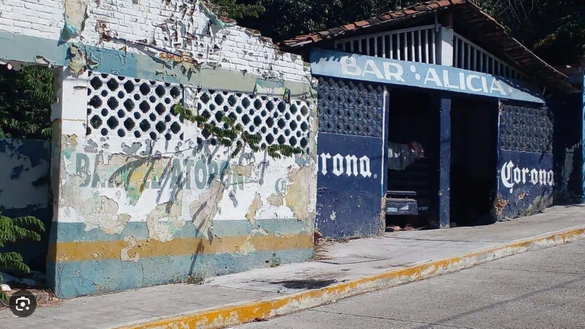 Legendarios bares de la zona roja en ruinas.