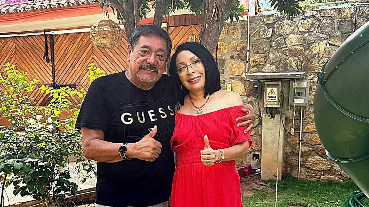 Salgado Macedonio con Esthela Damián.