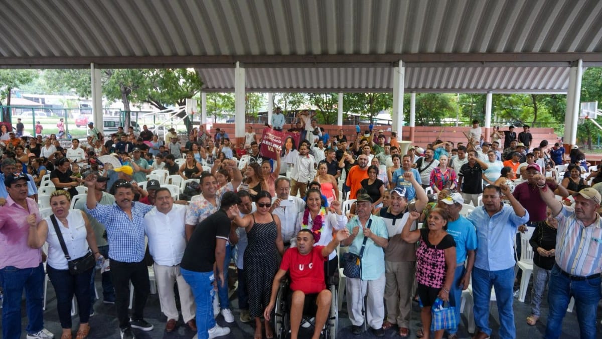 Abelina López reúne a más de 2 mil personas en Zihuatanejo.