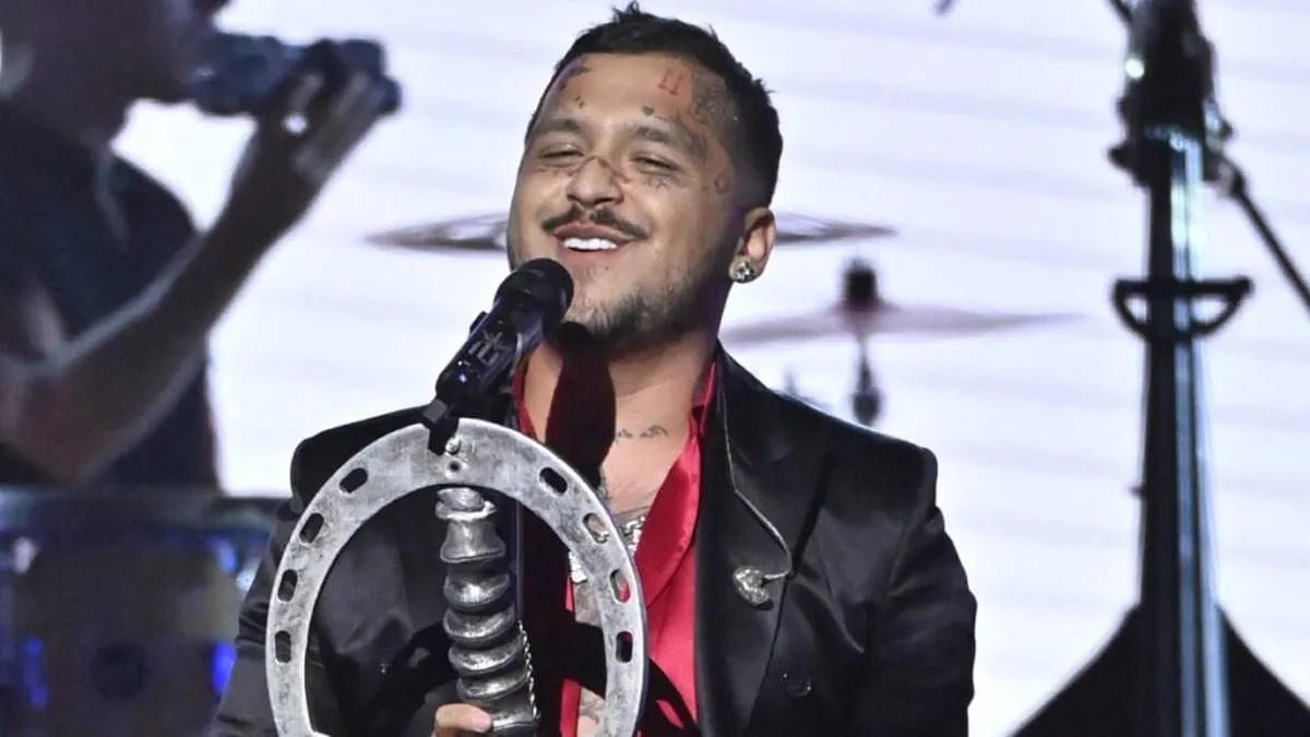 Amenaza de bomba en concierto de Nodal moviliza a la policía en Ecuador