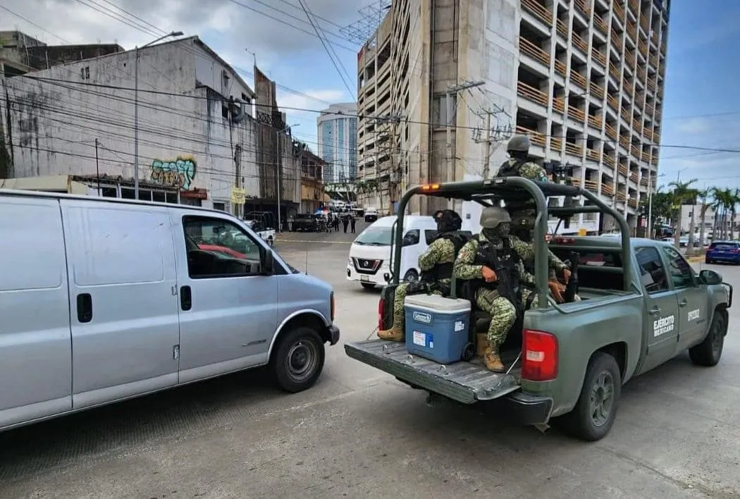 Dejan el cuerpo de un hombre en Condesa y su cabeza en Costera Vieja