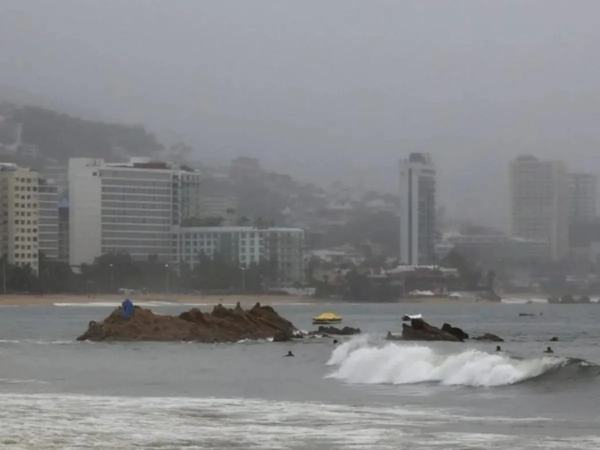 En Acapulco, despliegan dispositivo de limpieza por temporada de lluvias