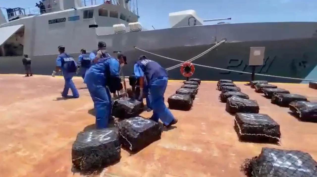 Incauta la Marina 103 costalillas de cocacína en la bahía de Acapulco