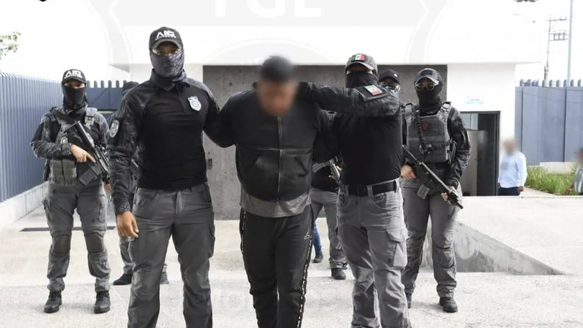 Ingresa al Cereso alcalde de Puebla que atropelló a su esposa