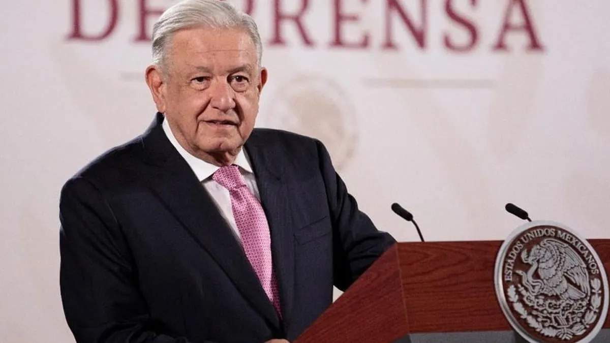 AMLO llama a cuidar el presupuesto y a que siga la austeridad; critica sueldazos