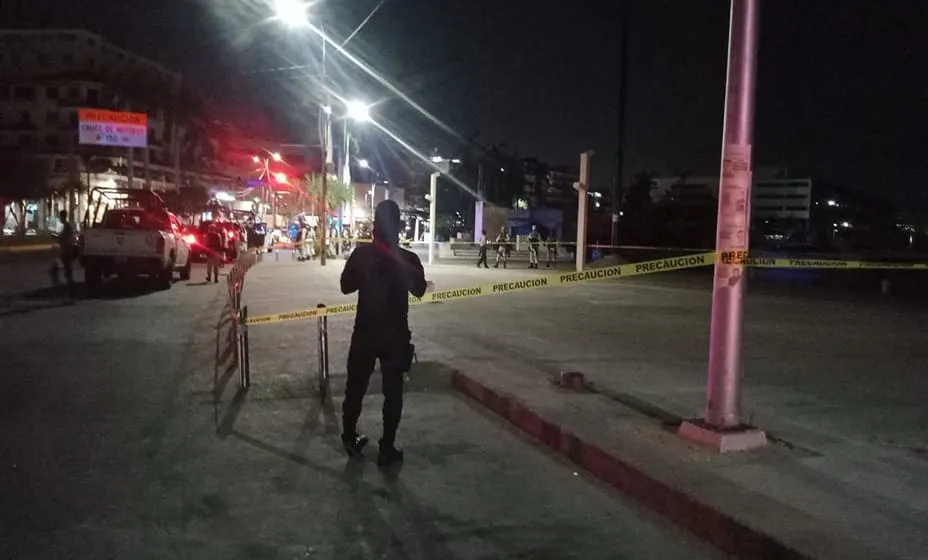 Hallan una cabeza humana dentro de una hielera en el malecón de Acapulco