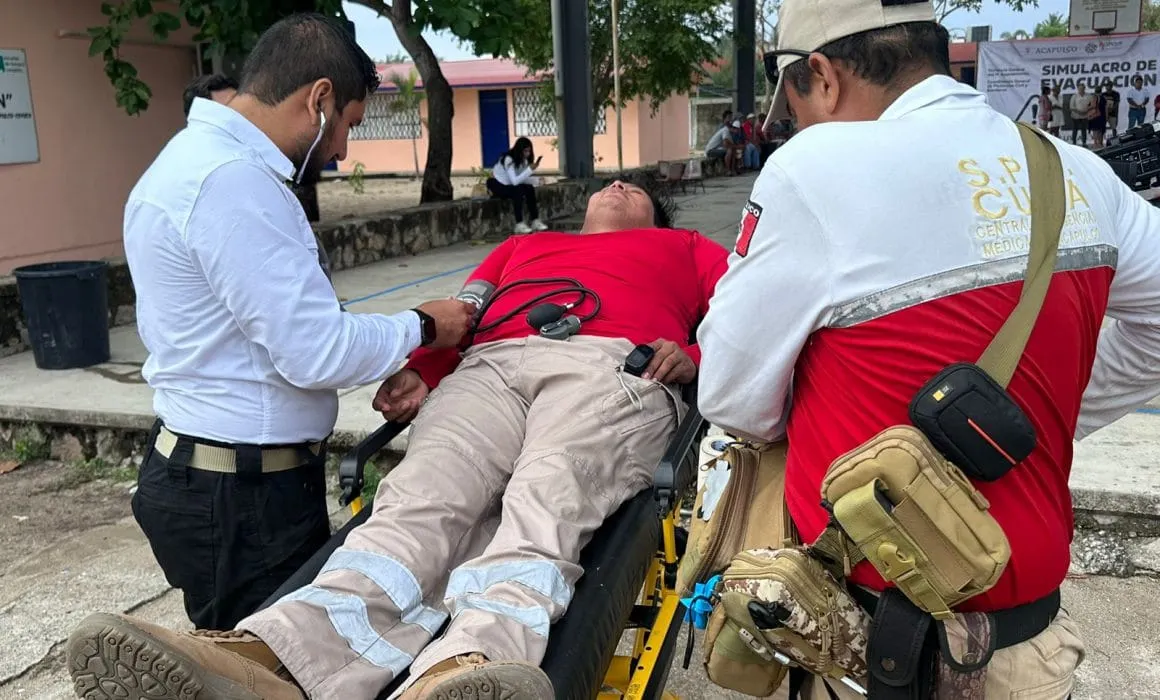 Realizan simulacro por temporada de lluvias y huracanes en Acapulco
