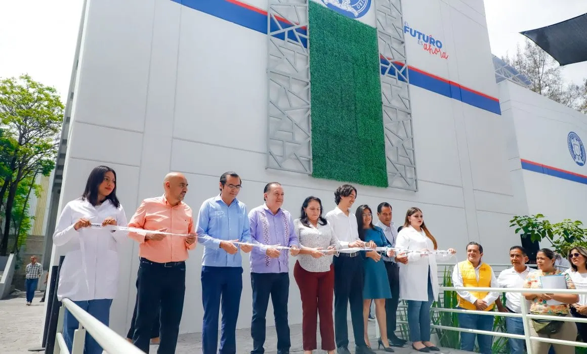 Javier Saldaña inaugura dos edificios de Ciencias Químicas de la UAGro