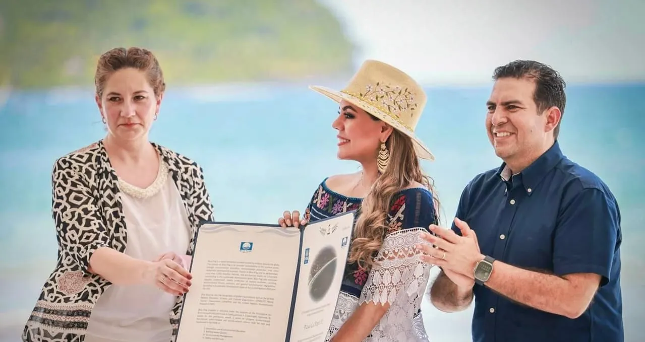 Evelyn recibe distintivo internacional Blue Flag para “La Ropa”, nueva playa certificada