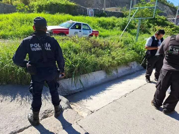 Hallan a tres personas decapitadas en un taxi en Chilpancingo