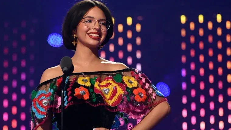 Ángela Aguilar ya convive con la familia de Nodal