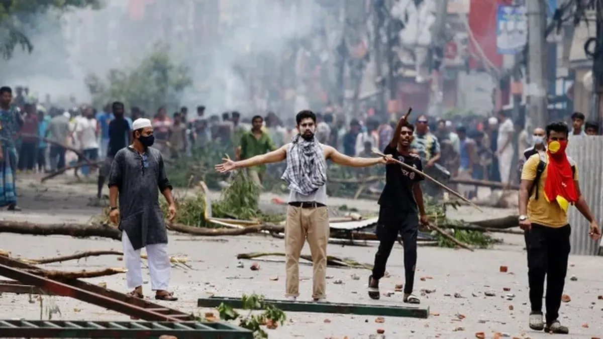 Soldados tienen orden de disparar a discreción por toque de queda en Bangladés