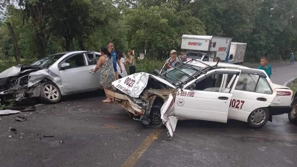 Choque en carretera Tierra Colorada-Cruz Grande deja lesionados