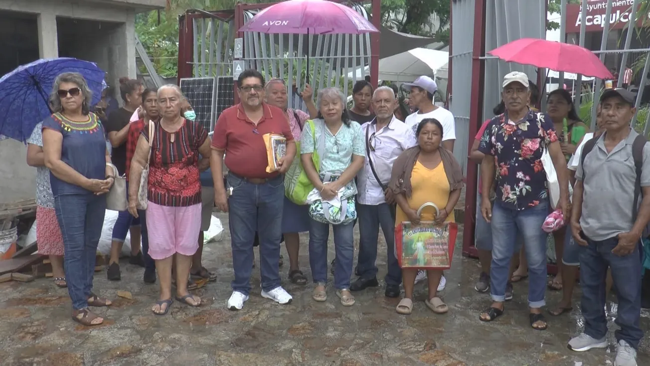 Damnificados exigen enseres en Acapulco