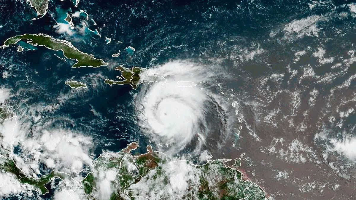 Suma Beryl seis muertos en el Caribe y avanza a México