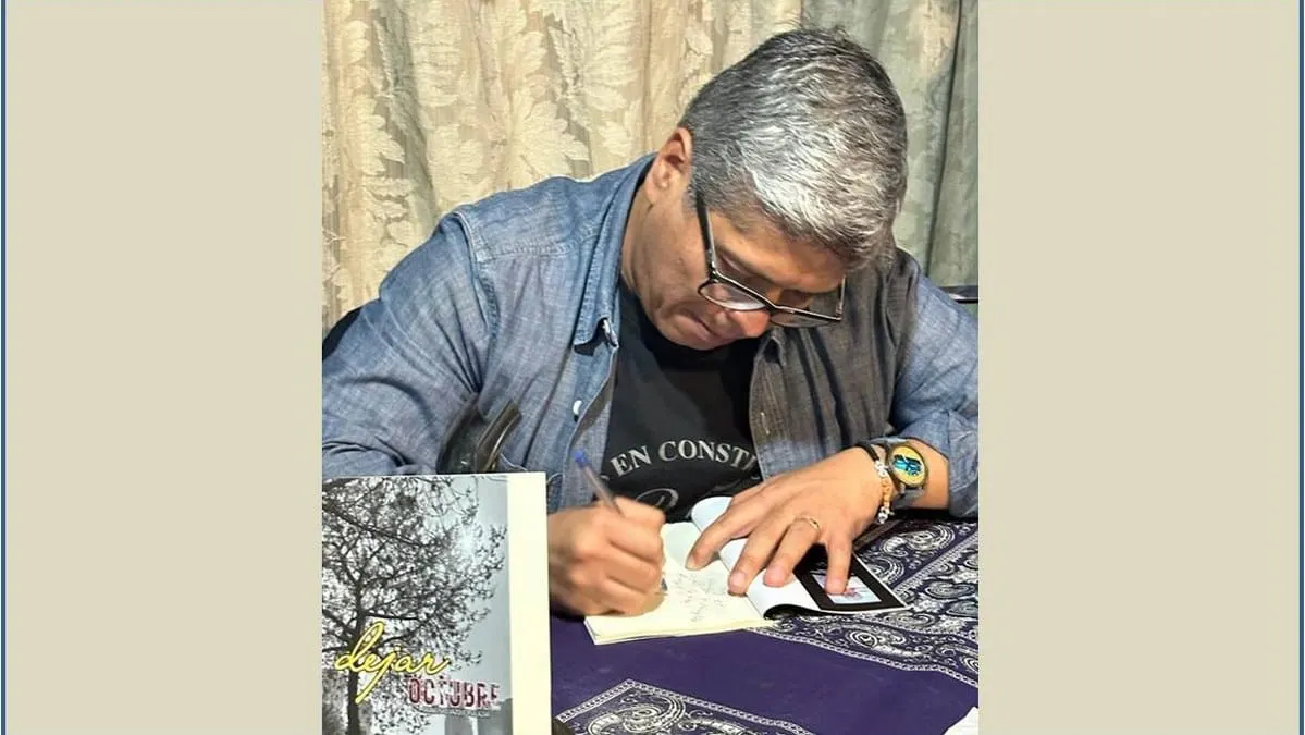 Dejar octubre, poemario de Francisco Vázquez; una voz de nosotros mismos y los otros