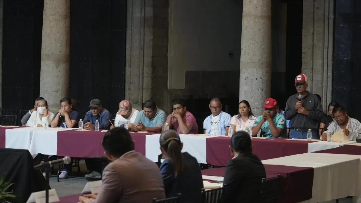 Sheinbaum se compromete a encontrar a los 43 de Ayotzinapa