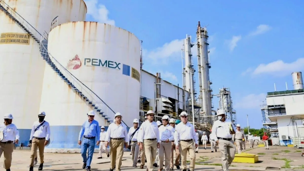 Pemex, la ilusión de México; reduce deuda pero no genera ganancias