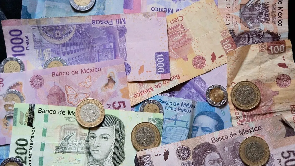 Peso mexicano mejora tras el retiro de la candidatura de Joe Biden