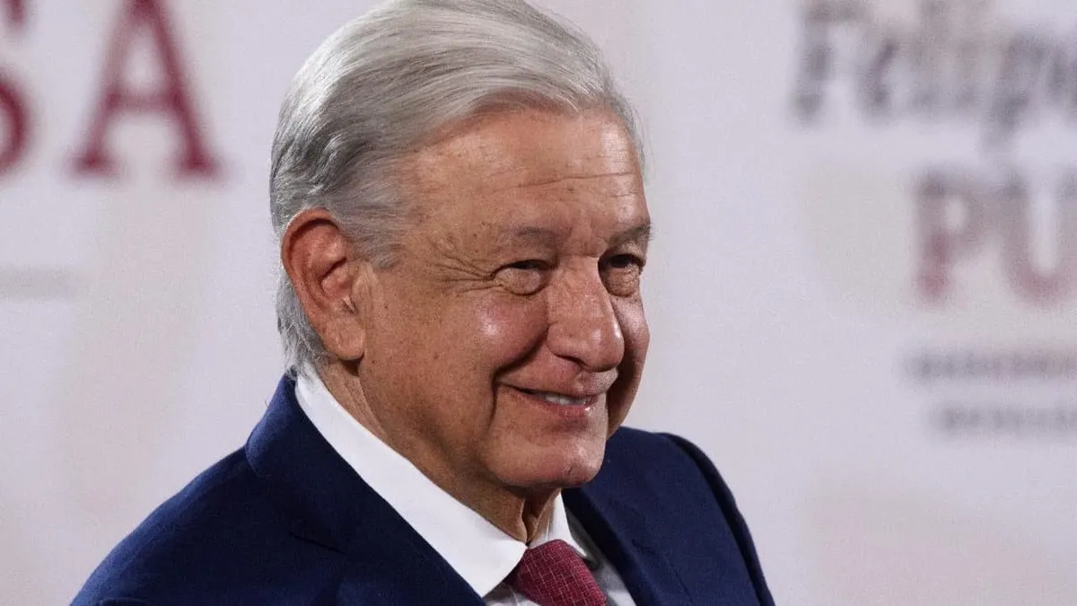 AMLO presume fortaleza del peso frente al desplome de las bolsas del mundo este lunes
