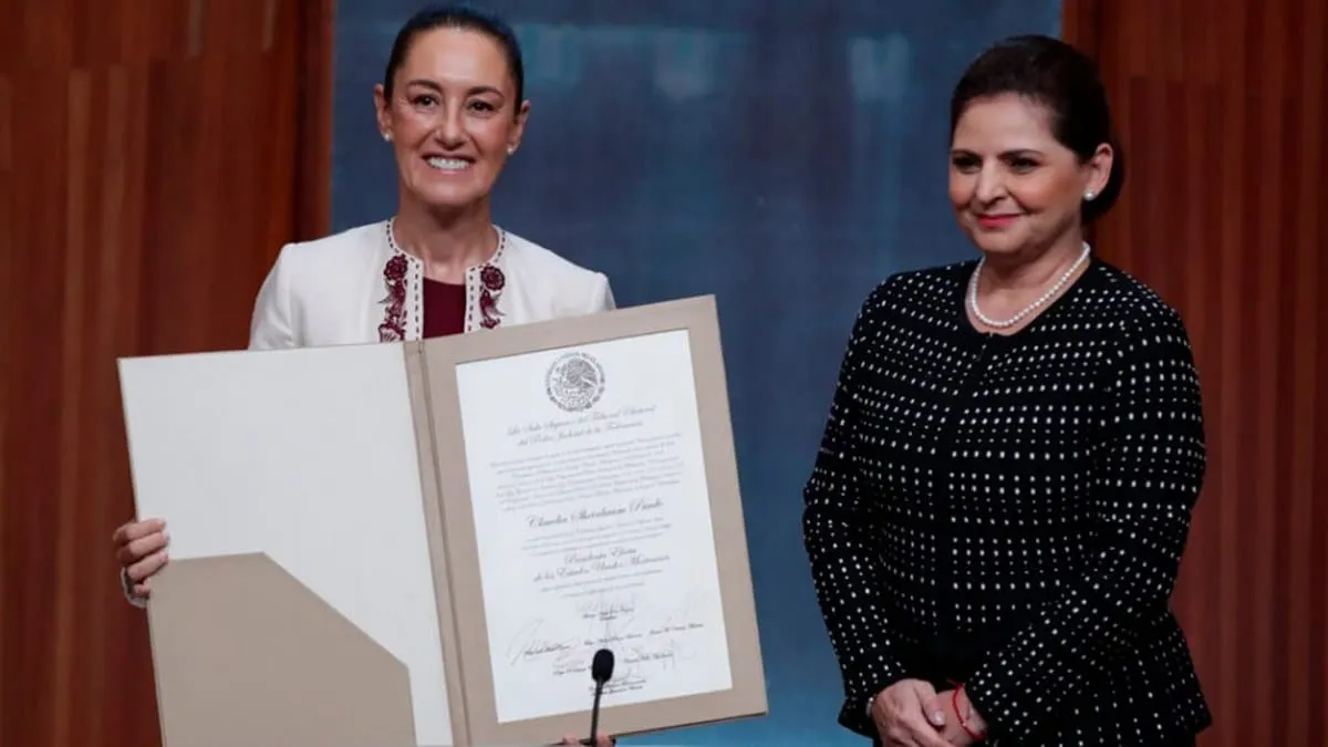 'No llego sola, llegamos todas', dice Claudia Sheinbaum al recibir constancia de mayoría