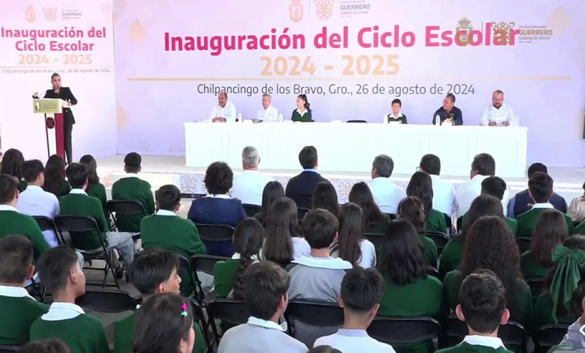 Da la Gobernadora banderazo al inicio del ciclo escolar 2024-2025 en Guerrero
