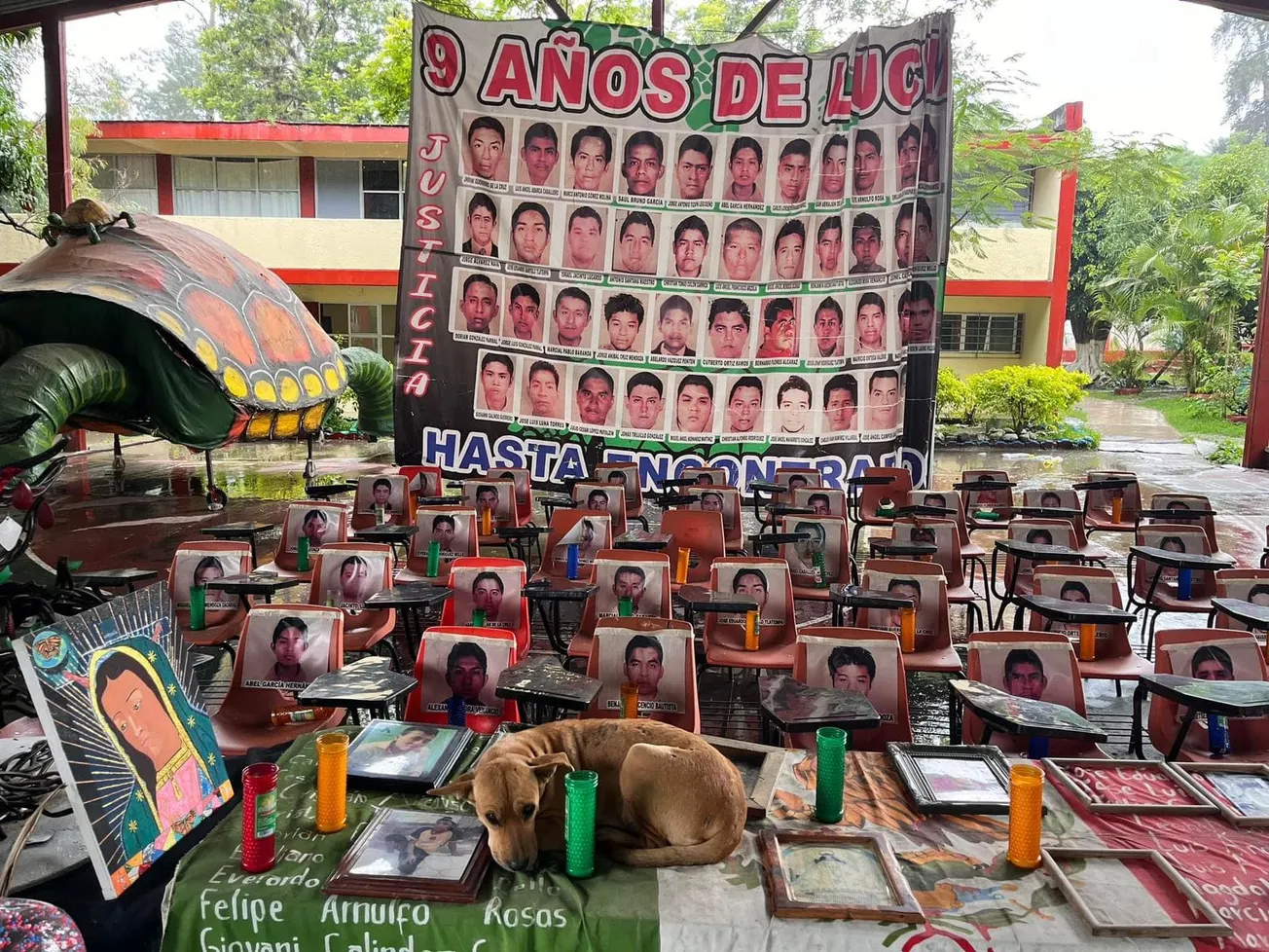 Recibe Evelyn Salgado a padres de Los 43 en Casa Guerrero por primera vez en su gobierno