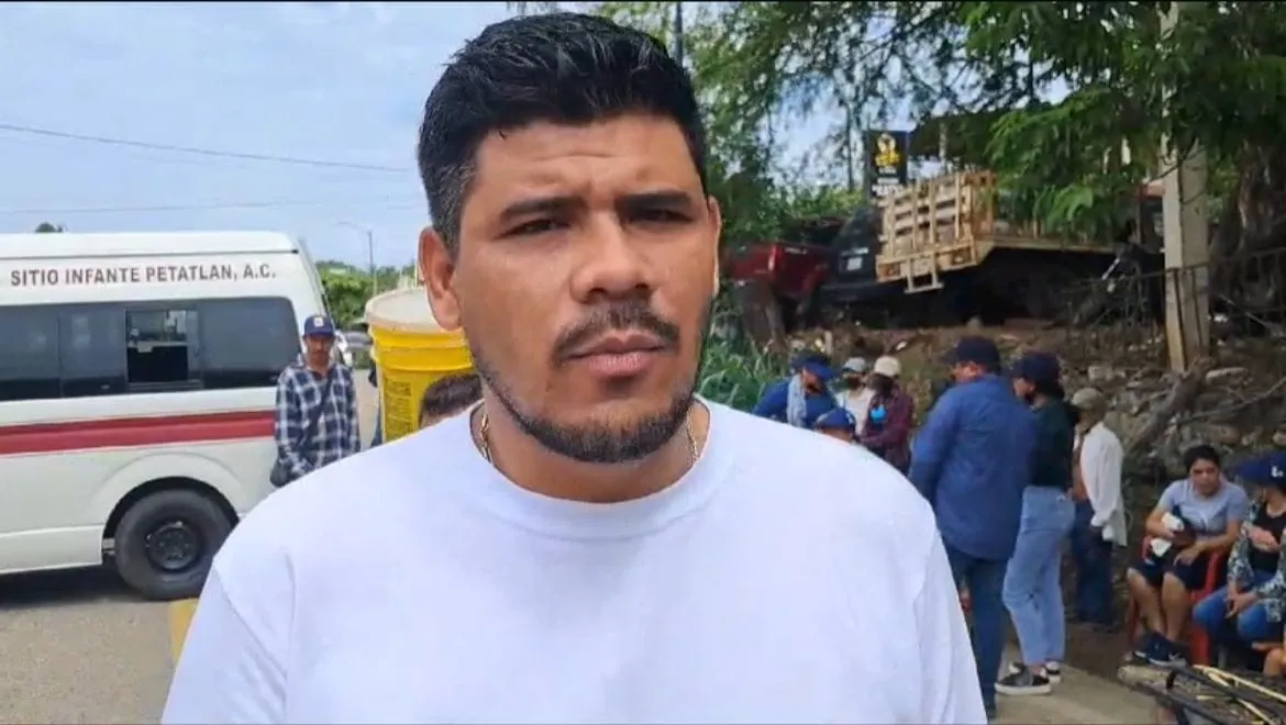 Bloquean para exigir seguridad en pueblos de la sierra de Petatlán