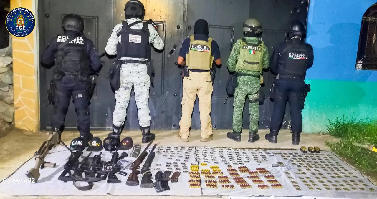 FGE y Ejército aseguran ametralladora y equipo táctico con siglas del CJNG en Teloloapan