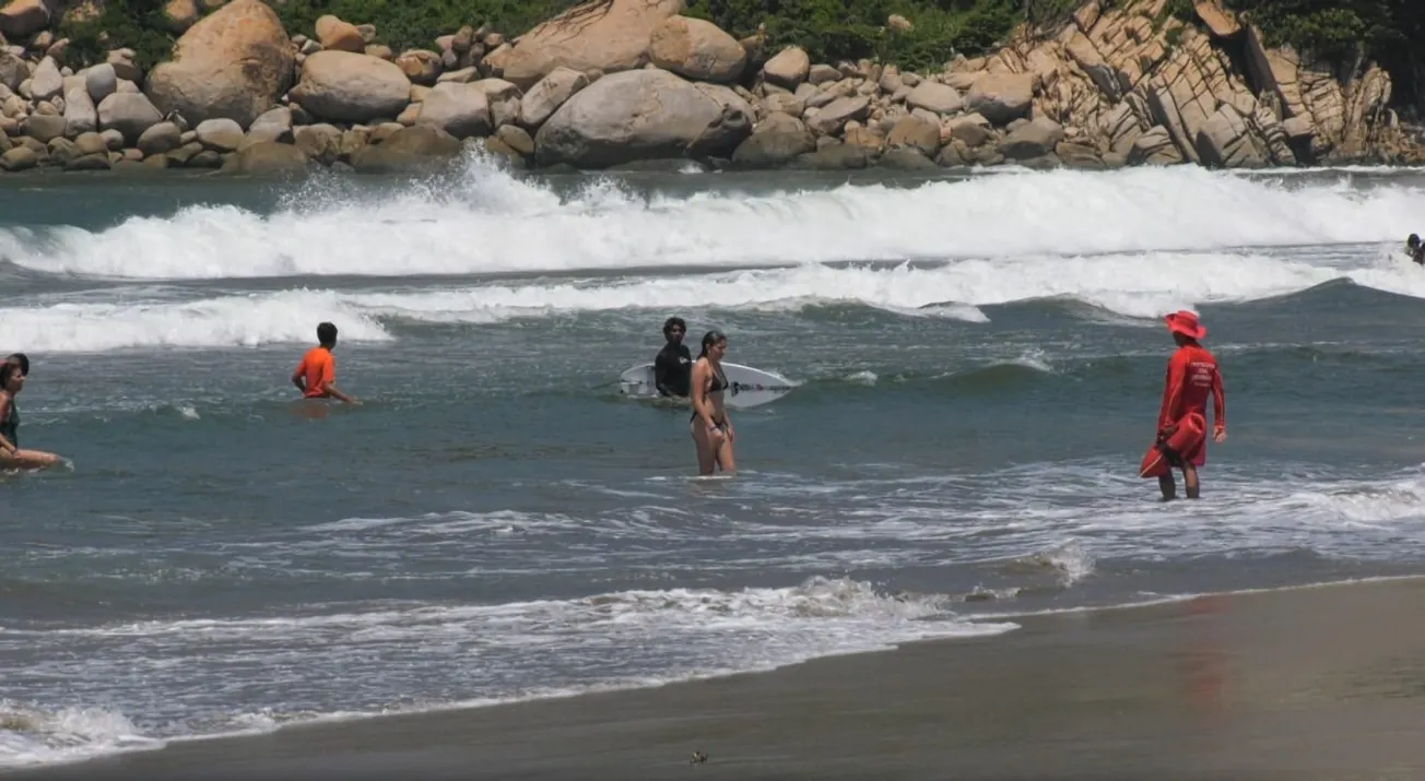 Acapulco registrará olas de hasta 2 metros por mar de fondo