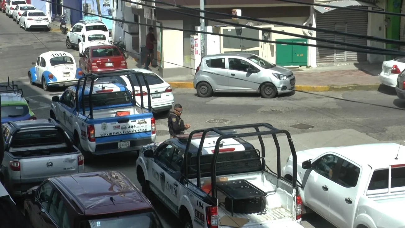 Detienen a dos hombres en el zócalo de Acapulco, tras raptar a un menor
