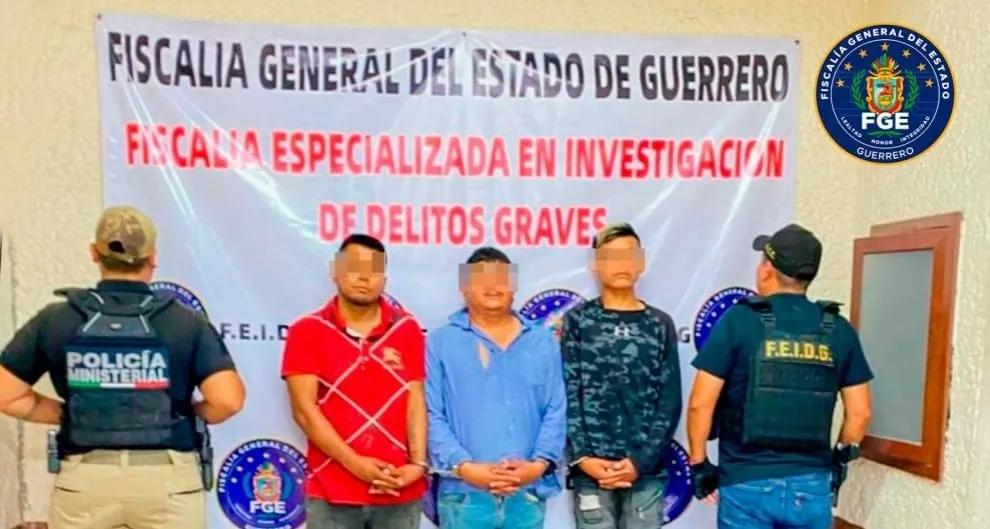Detienen a 3 hombres con armas exclusivas del Ejército y droga en Teloloapan