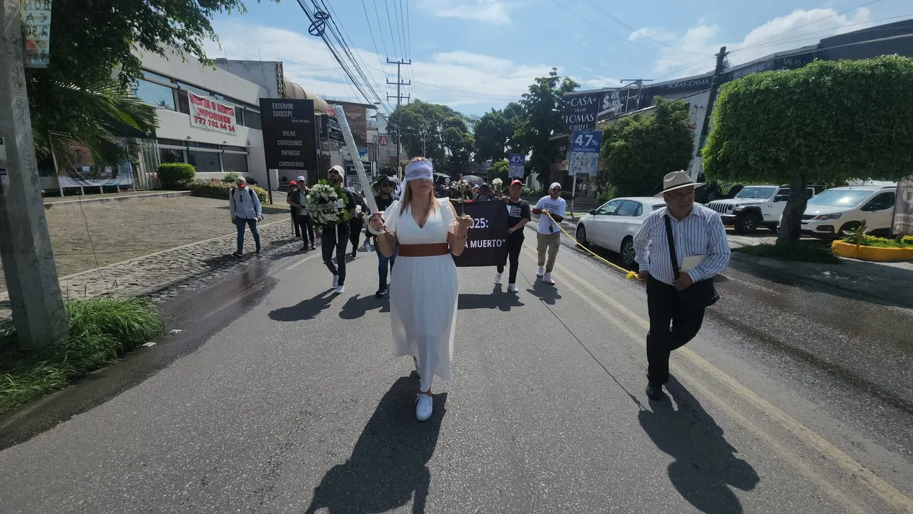 Marchan cientos de trabajadores del poder judicial de Cuernavaca en contra de reforma