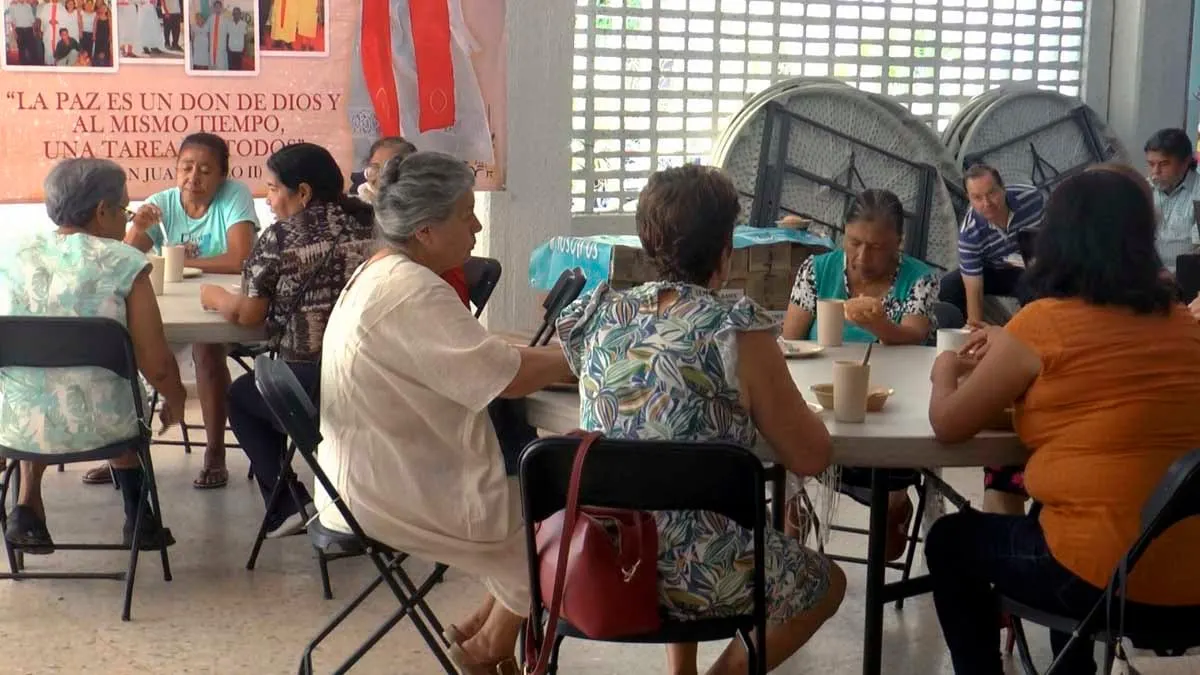 Adultos mayores piden mayor reconocimiento de sus familias