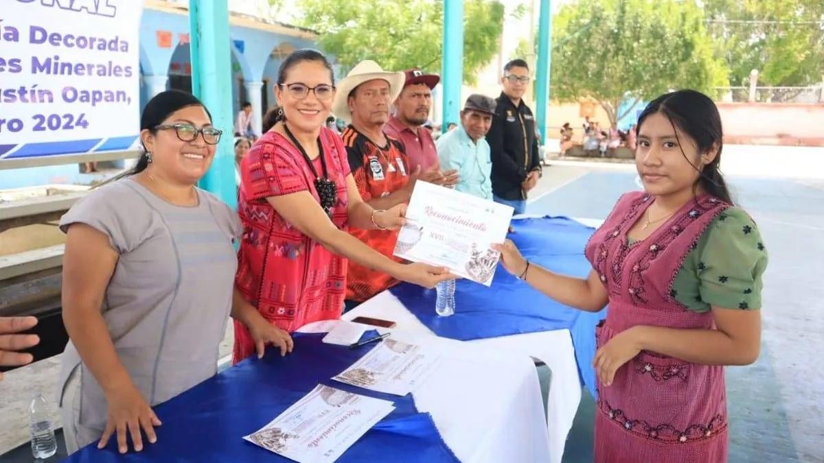 Premian en Guerrero a ganadores del XVII Concurso de Alfarería Decorada con Engobes Minerales