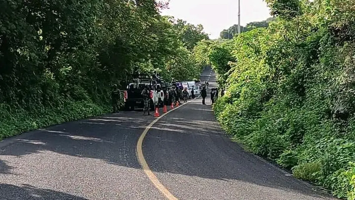 En Guerrero, decapitan a chofer y exponen la cabeza sobre el tablero