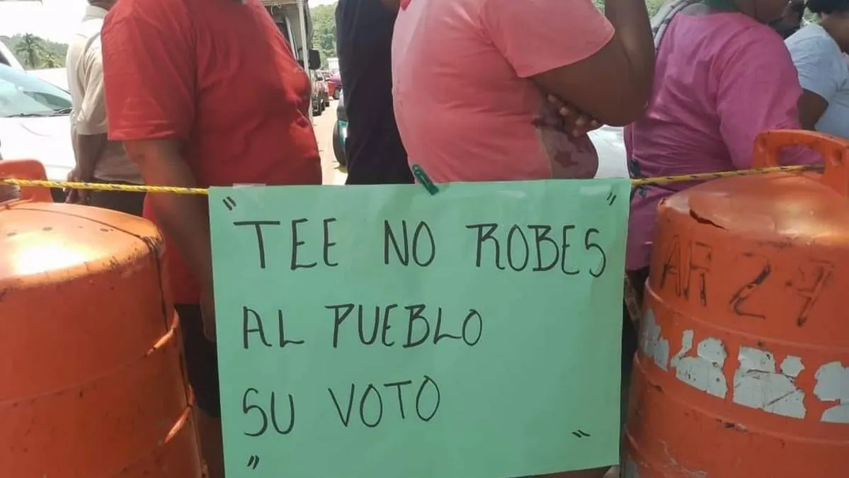 Bloquean carretera en Igualapa, Guerrero, por resolución del Tribunal Electoral