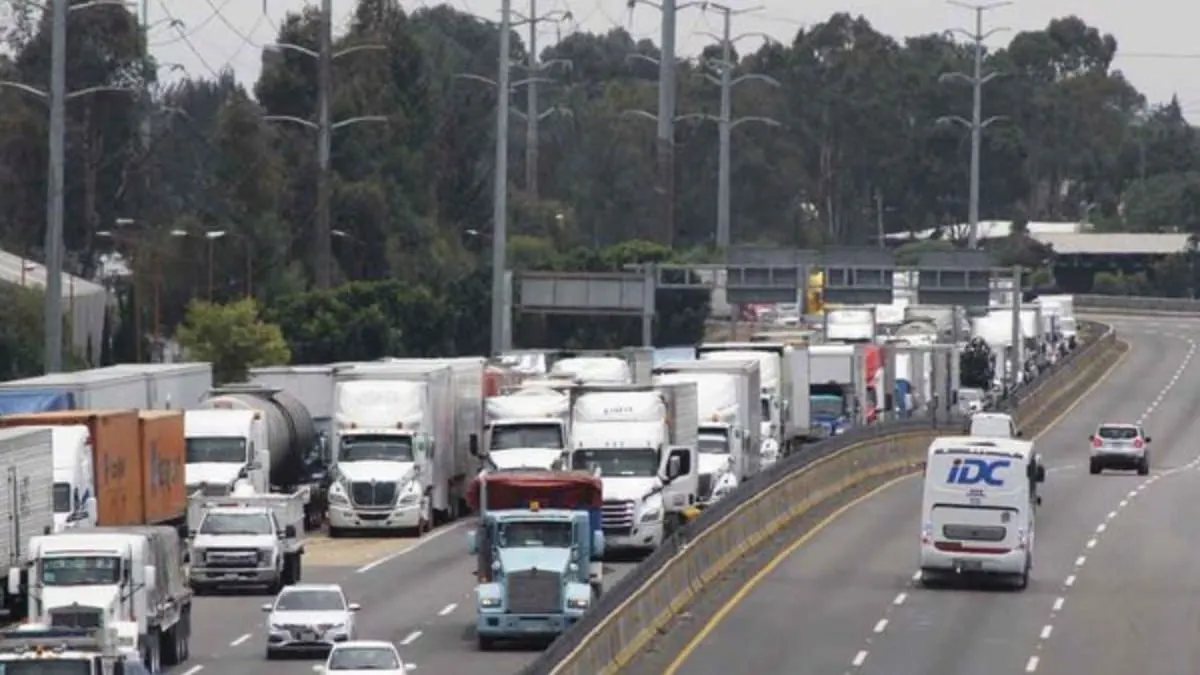 Ejidatarios abren autopista México-Puebla pero sólo dos horas; siguen sin acuerdos