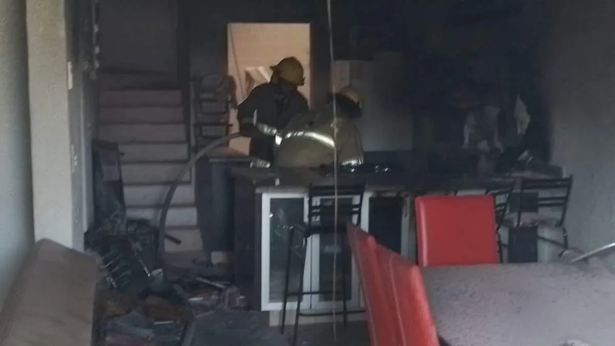 Atienden bomberos incendio en Villas Terrasol de Acapulco