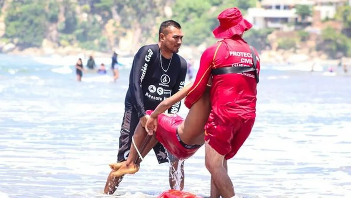 Capacitan a salvavidas en playas de Guerrero